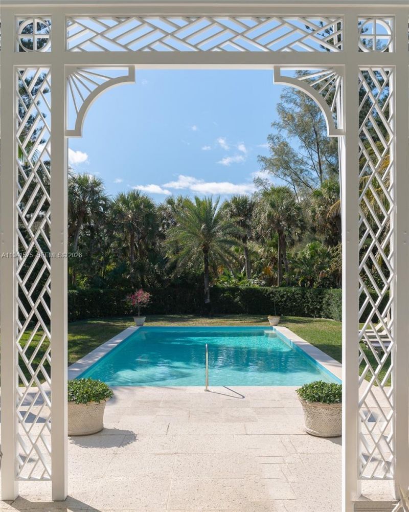 21 S Beach Rd, Jupiter Island, FL 33455 Photo