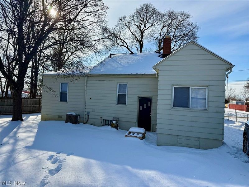 945 Minota Avenue, Akron, OH 44306 Photo 12