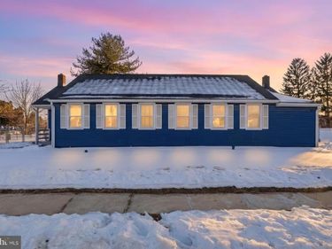 1058 KELLY DRIVE, YORK, PA 17404