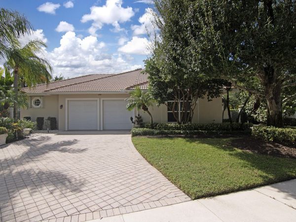 2771 Twin Oaks Way, Wellington, FL 33414