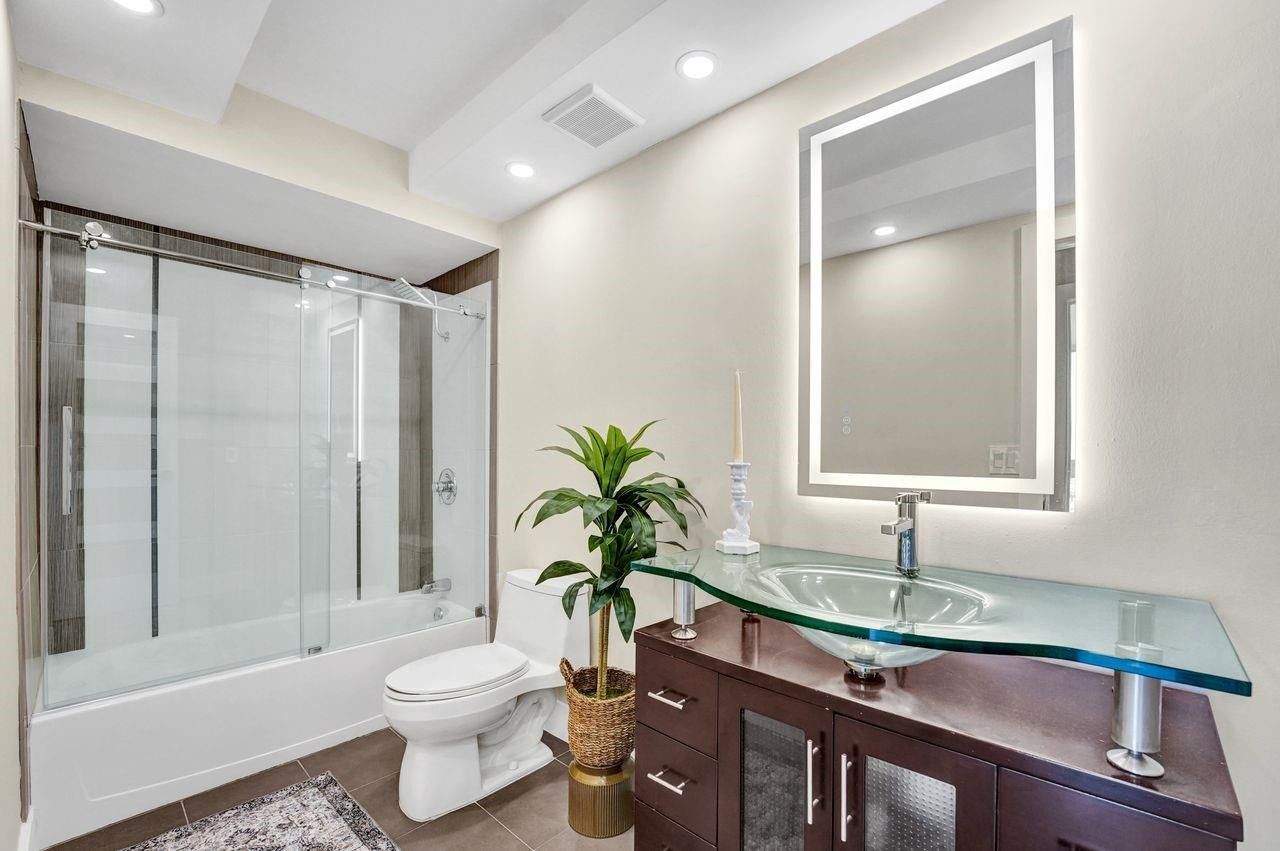 2715 N Ocean Boulevard, Unit 16F, Fort Lauderdale, FL 33308 Photo