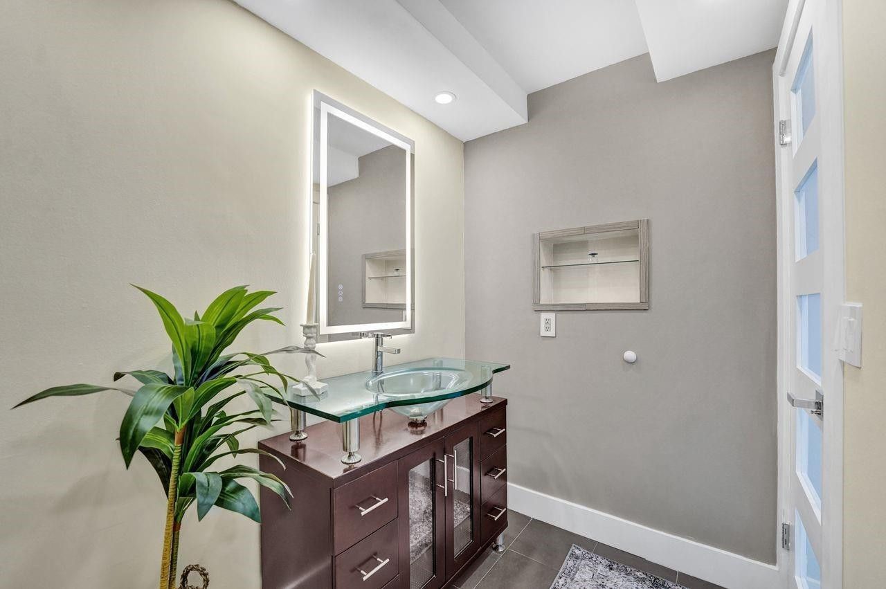 2715 N Ocean Boulevard, Unit 16F, Fort Lauderdale, FL 33308 Photo