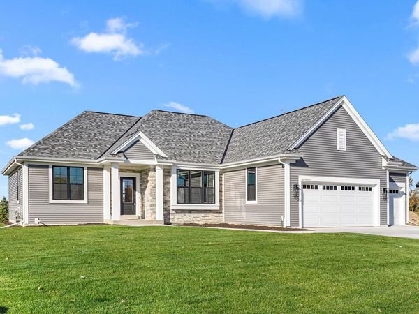 W251N2371 Valleyview CIRCLE, Pewaukee, WI 53072