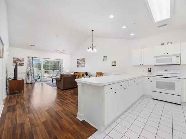 4868 Dahila Ct. Photo 4