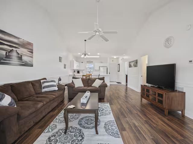 4868 Dahila Ct. Photo 9