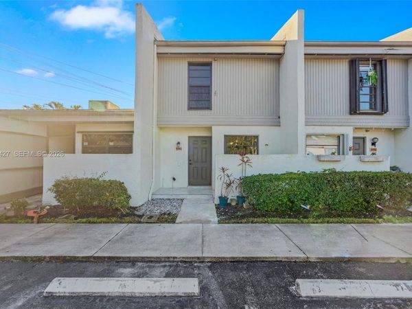 9740 NW 10th St, Unit 82, Pembroke Pines, FL 33024