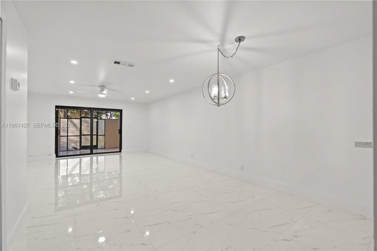 9740 NW 10th St, Unit 82, Pembroke Pines, FL 33024 Photo