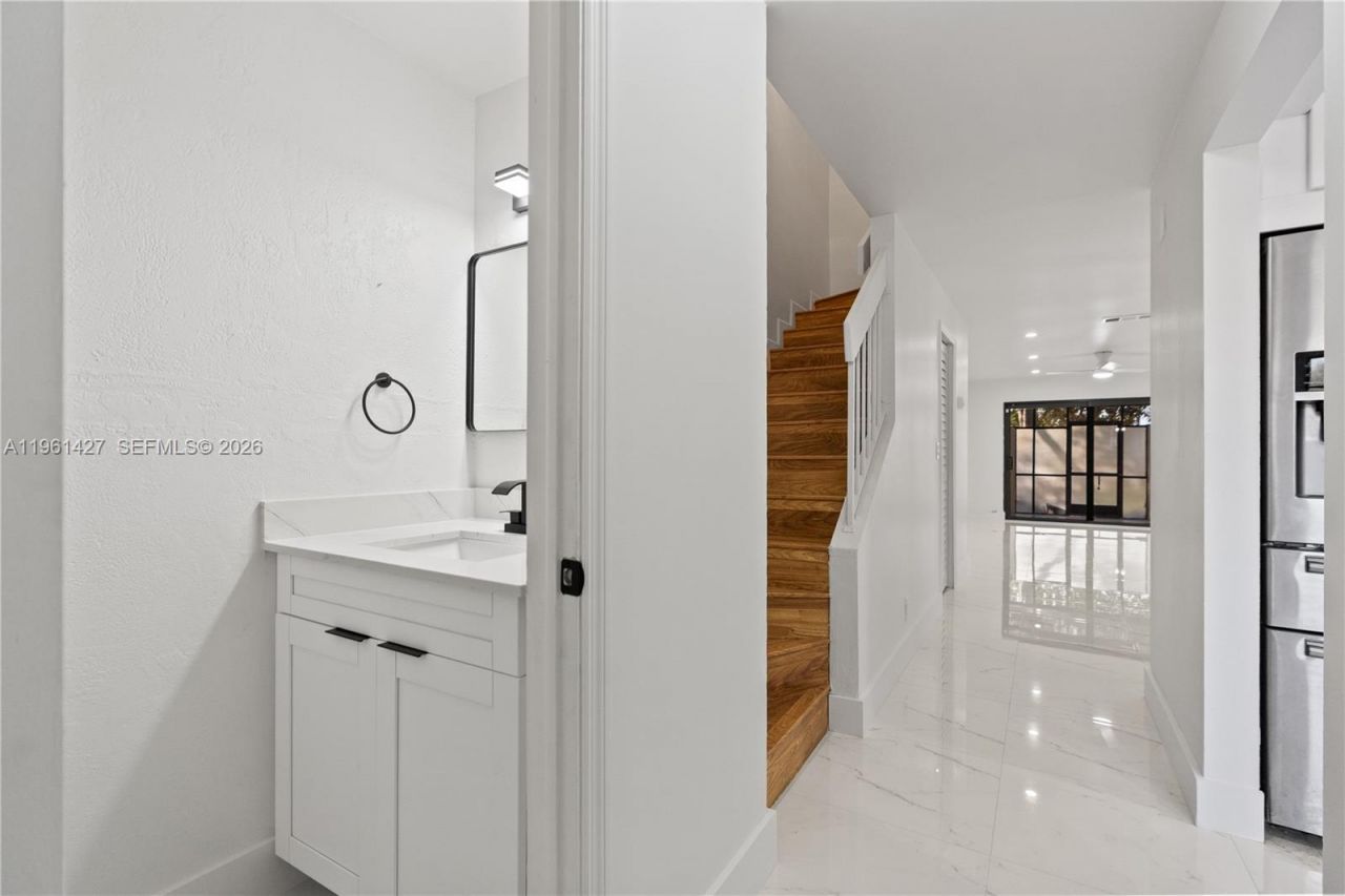 9740 NW 10th St, Unit 82, Pembroke Pines, FL 33024 Photo