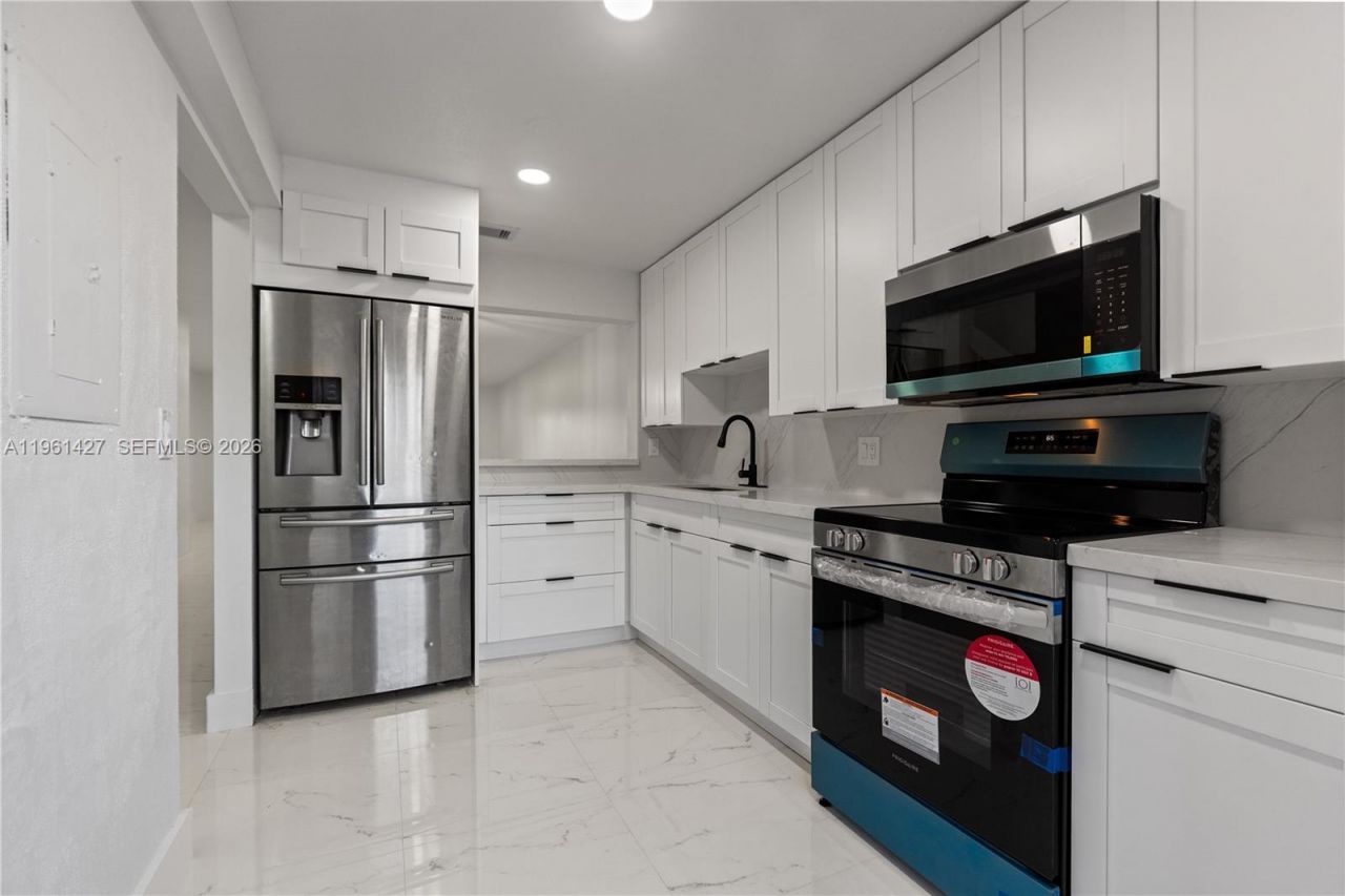 9740 NW 10th St, Unit 82, Pembroke Pines, FL 33024 Photo