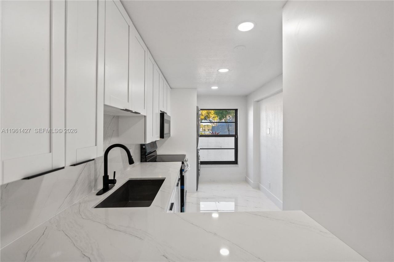 9740 NW 10th St, Unit 82, Pembroke Pines, FL 33024 Photo