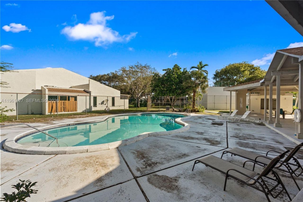 9740 NW 10th St, Unit 82, Pembroke Pines, FL 33024 Photo