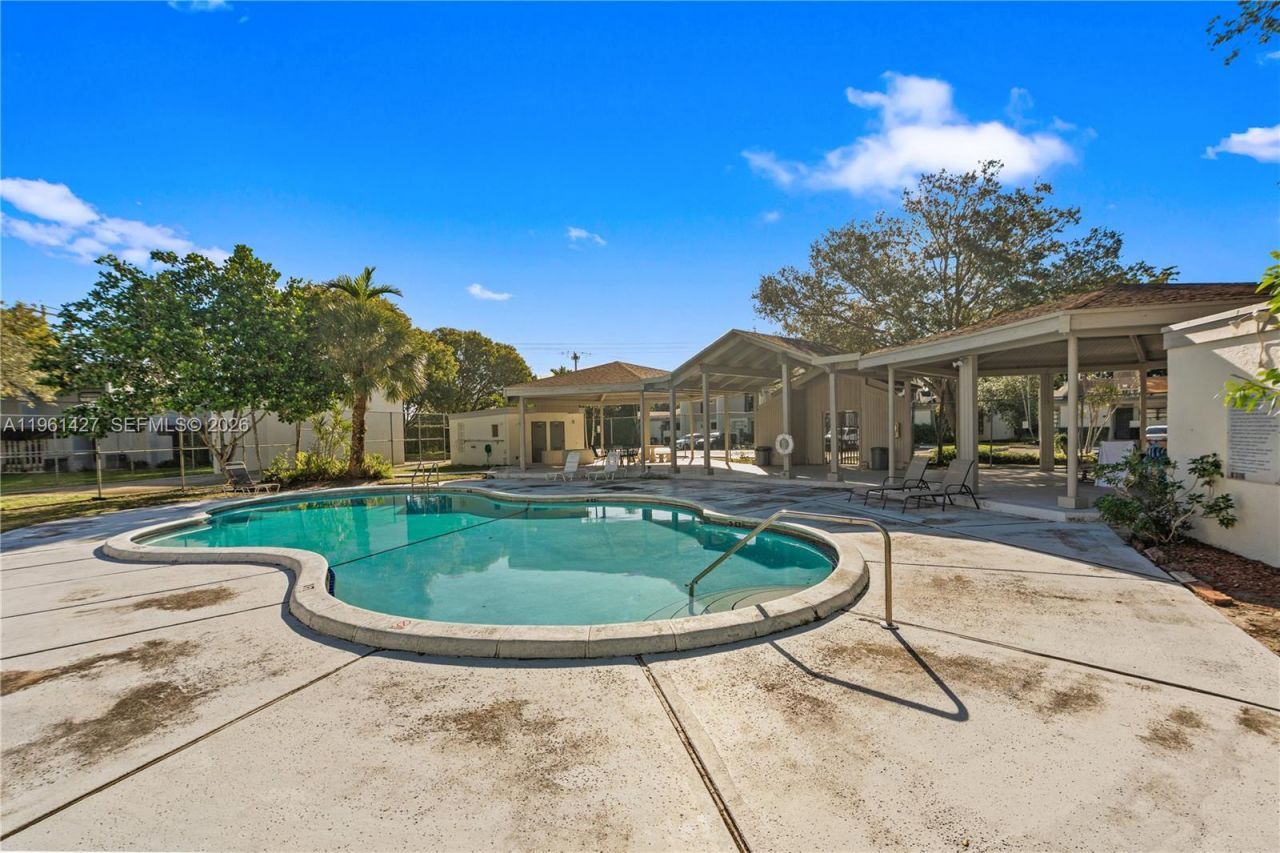 9740 NW 10th St, Unit 82, Pembroke Pines, FL 33024 Photo