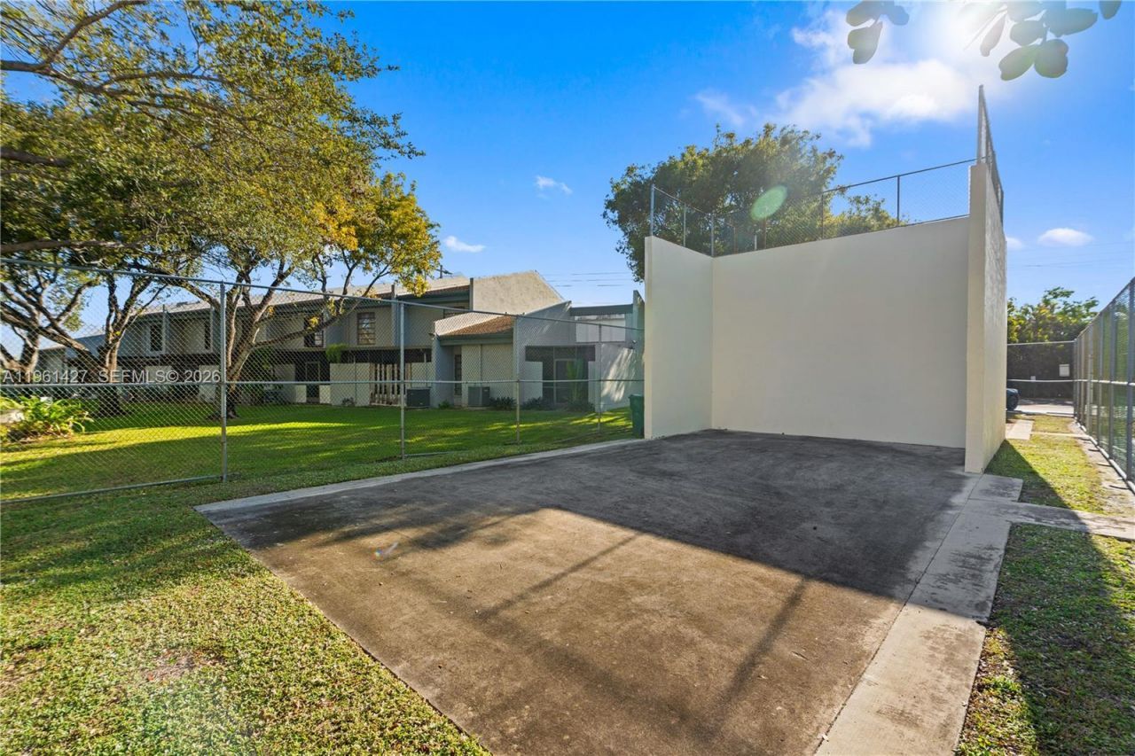 9740 NW 10th St, Unit 82, Pembroke Pines, FL 33024 Photo