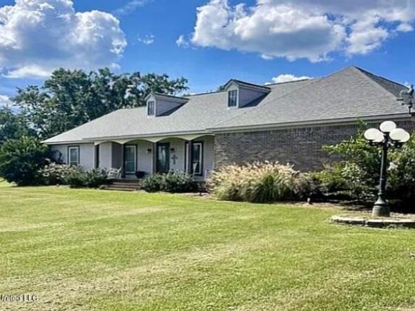 327 Maple Street, Walnut Grove, MS 39189