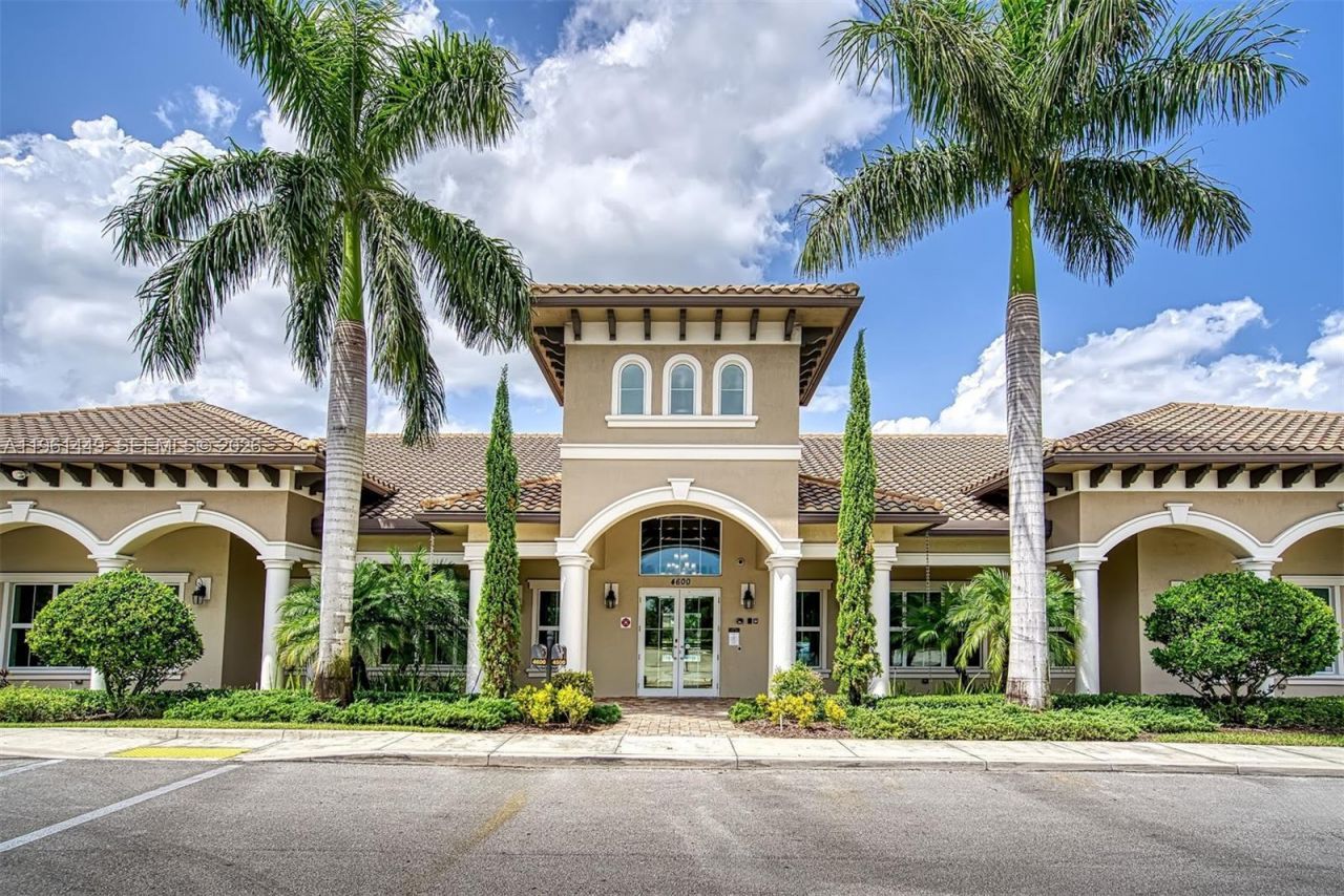 5060 Eucalyptus Dr , Unit 2, Hollywood, FL 33021 Photo