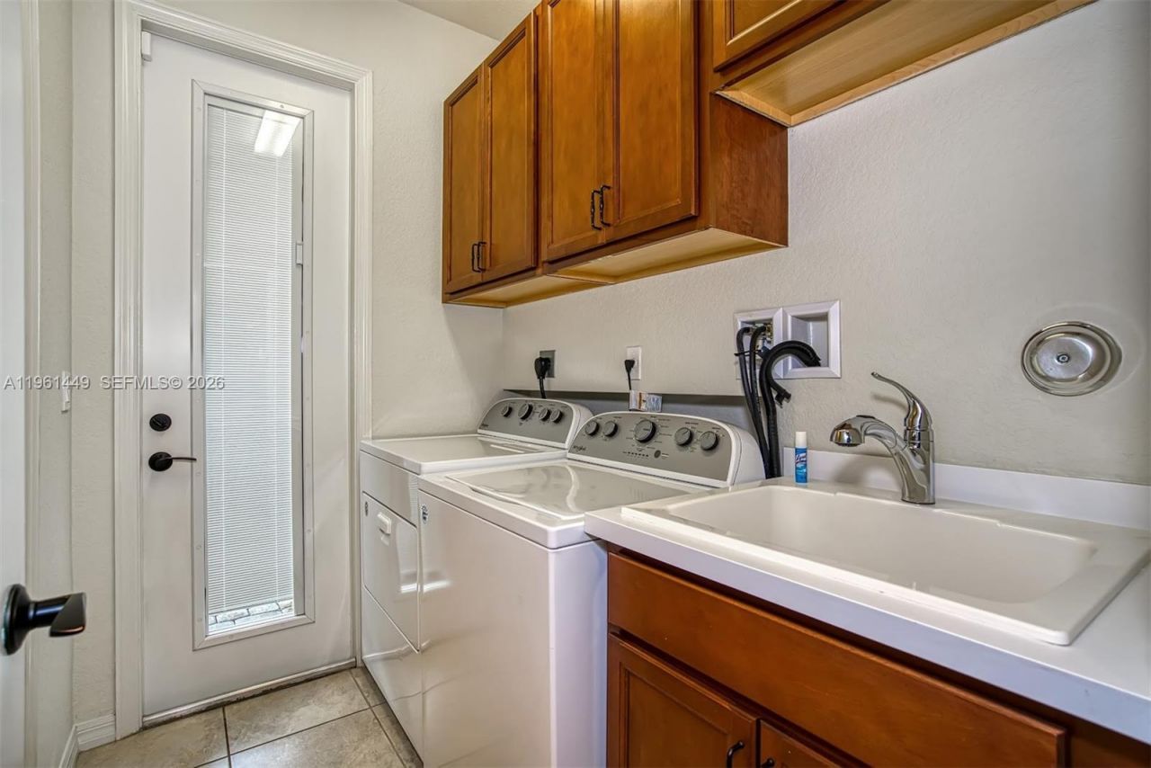 5060 Eucalyptus Dr , Unit 2, Hollywood, FL 33021 Photo