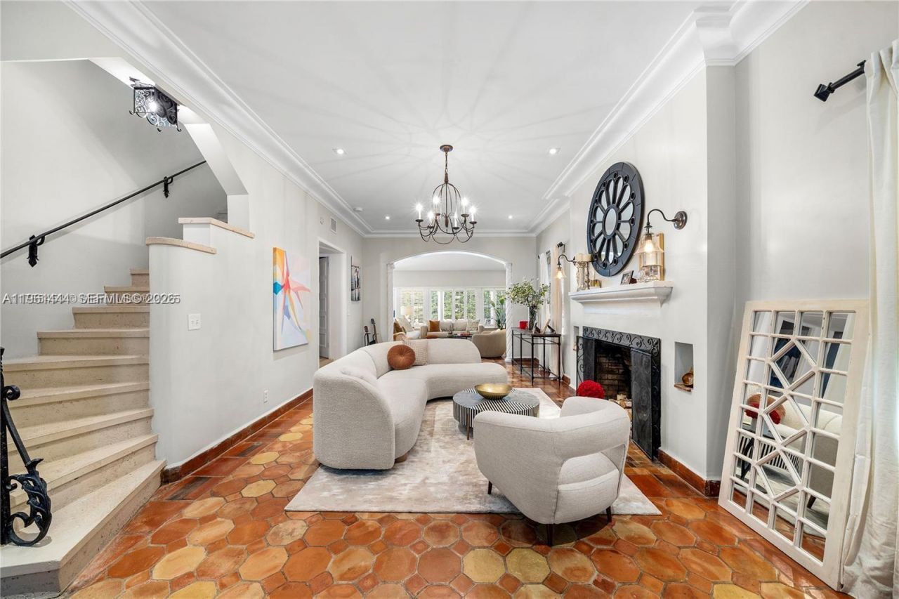 5621 Alton Rd, Miami Beach, FL 33140 Photo