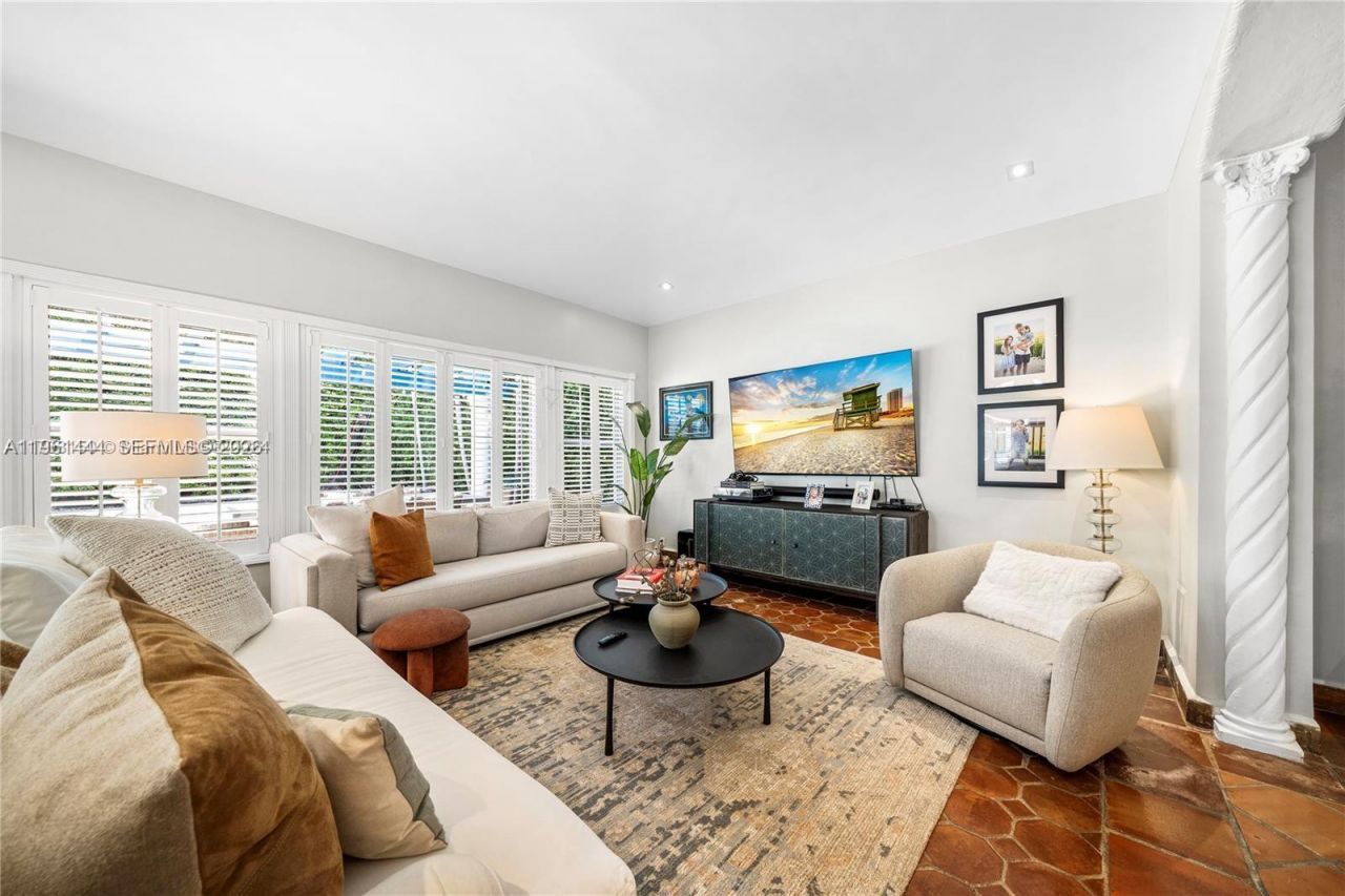 5621 Alton Rd, Miami Beach, FL 33140 Photo