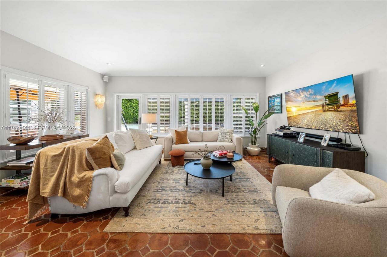 5621 Alton Rd, Miami Beach, FL 33140 Photo