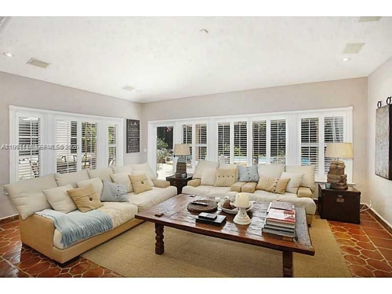 5621 Alton Rd, Miami Beach, FL 33140 Photo