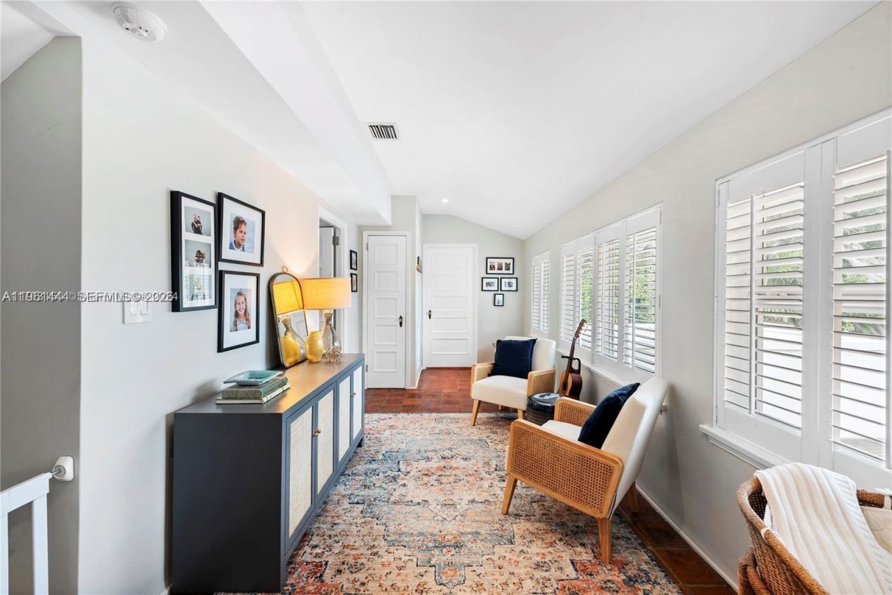 5621 Alton Rd, Miami Beach, FL 33140 Photo