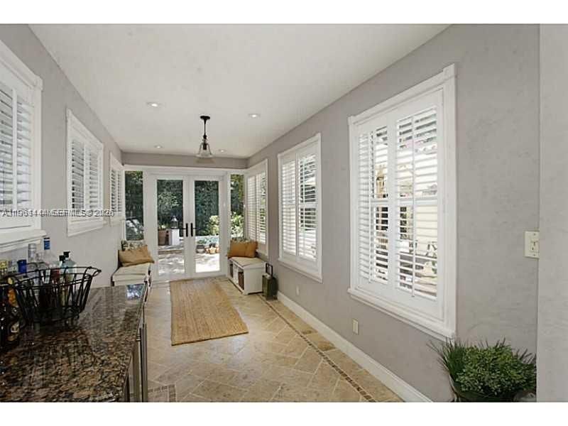 5621 Alton Rd, Miami Beach, FL 33140 Photo