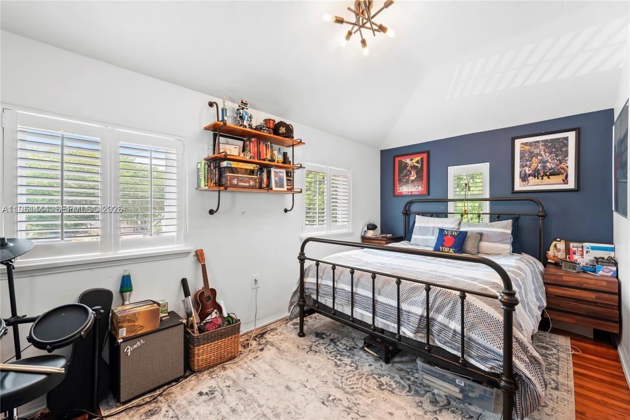 5621 Alton Rd, Miami Beach, FL 33140 Photo