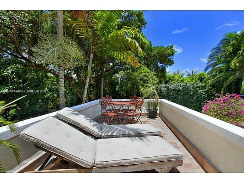 5621 Alton Rd, Miami Beach, FL 33140 Photo