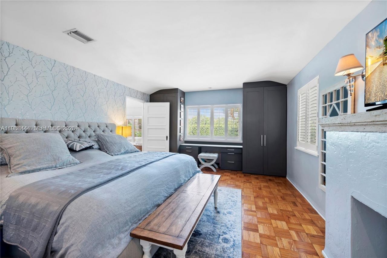 5621 Alton Rd, Miami Beach, FL 33140 Photo