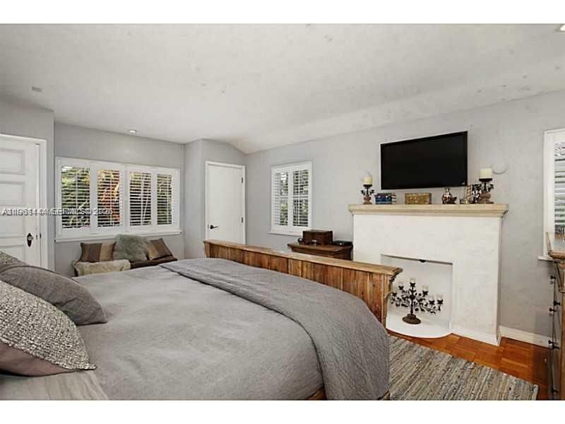 5621 Alton Rd, Miami Beach, FL 33140 Photo