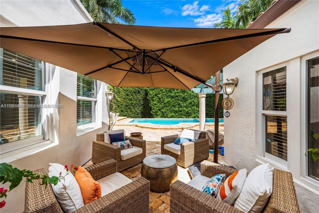 5621 Alton Rd, Miami Beach, FL 33140 Photo