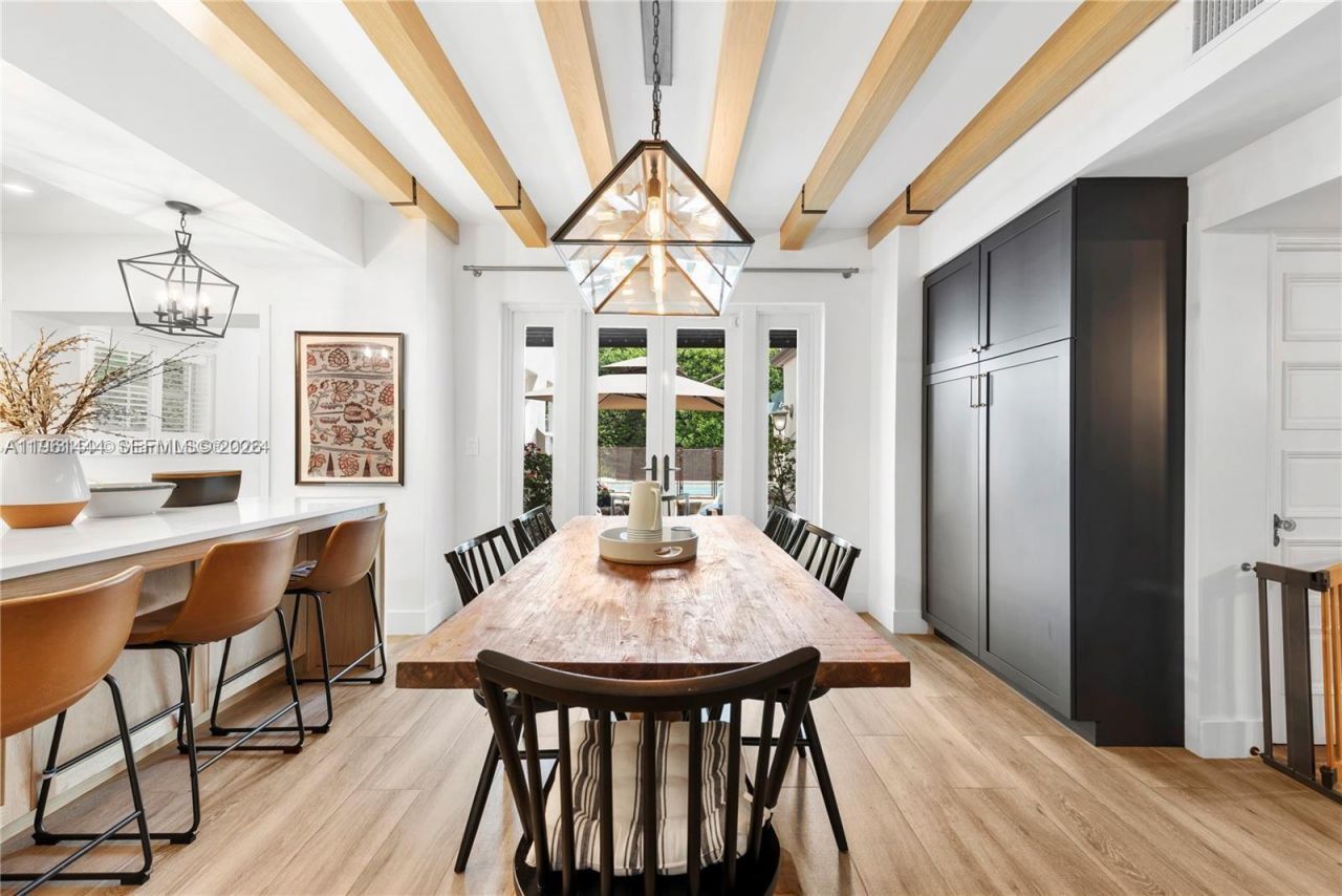 5621 Alton Rd, Miami Beach, FL 33140 Photo