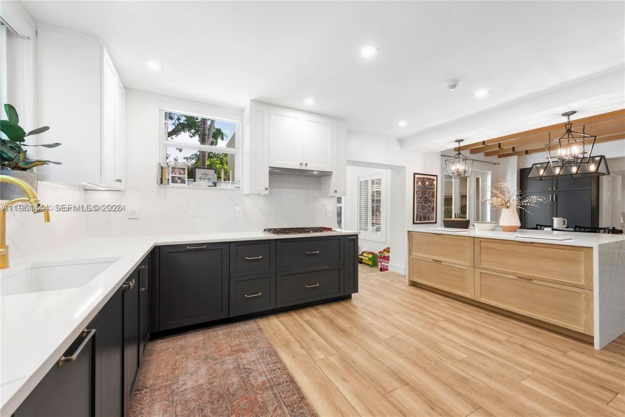 5621 Alton Rd, Miami Beach, FL 33140 Photo