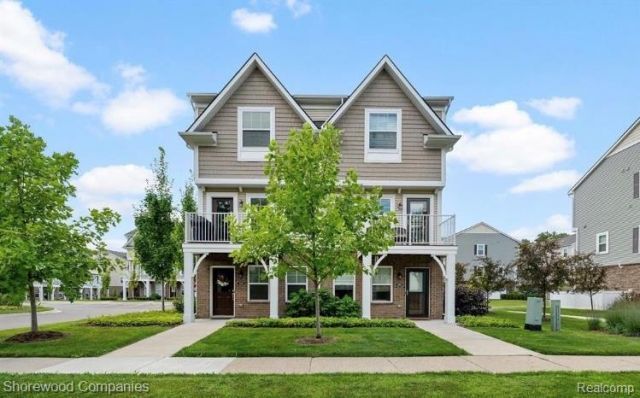 550 Parkdale Lane, Ferndale, MI 48220 Main Photo