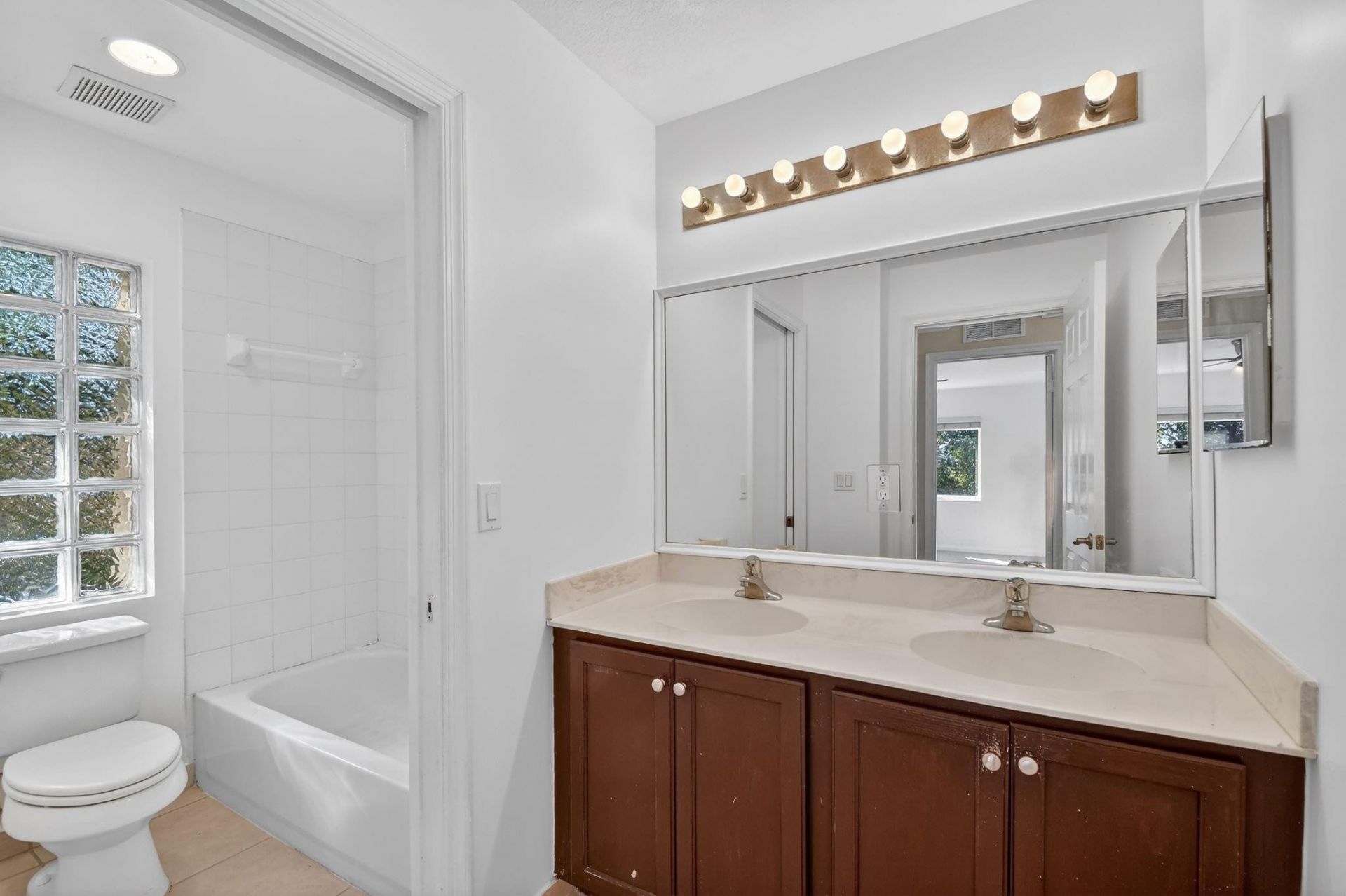 1007 Center Stone Ln, Riviera Beach, FL 33404 Photo