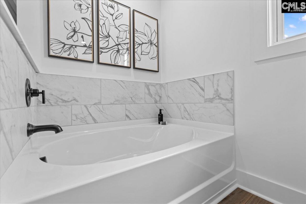 610 Griffon Drive  Photo 6