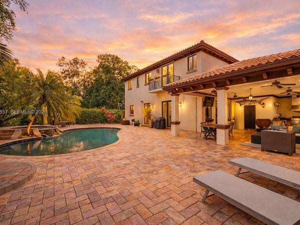 5621 SW 68th Ct, Miami, FL 33143