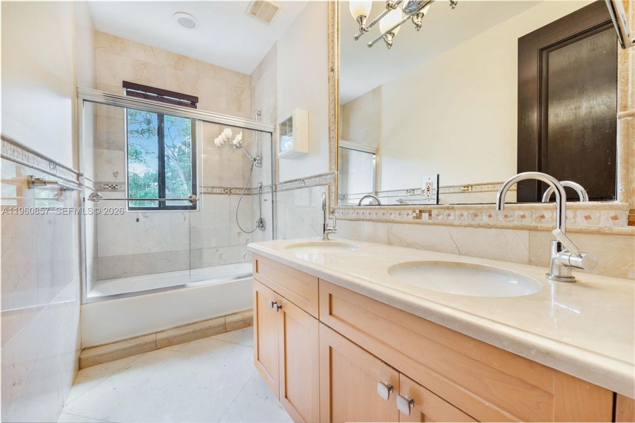 5621 SW 68th Ct, Miami, FL 33143 Photo