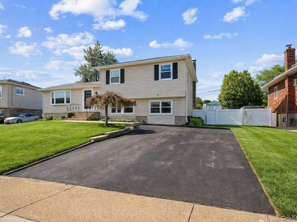 46 Lincoln Street, Farmingdale, NY 11735