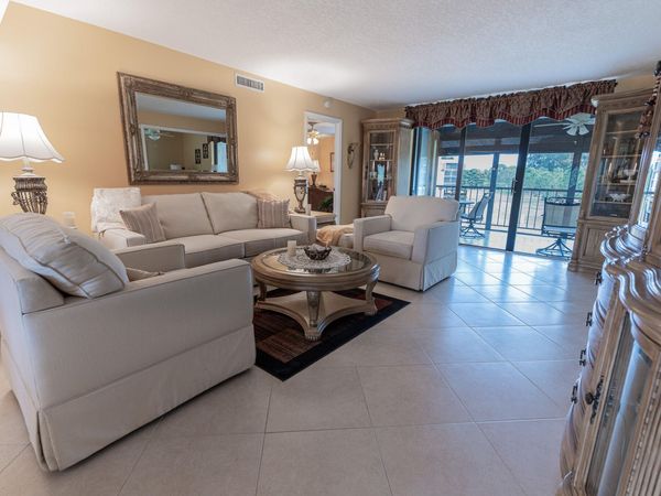 5390 Woodland Lakes Drive, Unit 201, Palm Beach Gardens, FL 33418