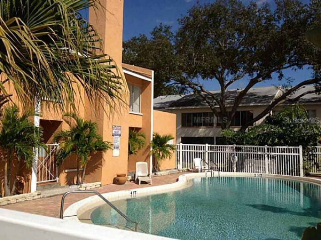 720 100th Avenue N, Unit 203, Saint Petersburg, FL 33702 Photo