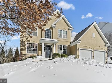 2932 AVEBURY STONE CIRCLE, DOWNINGTOWN, PA 19335