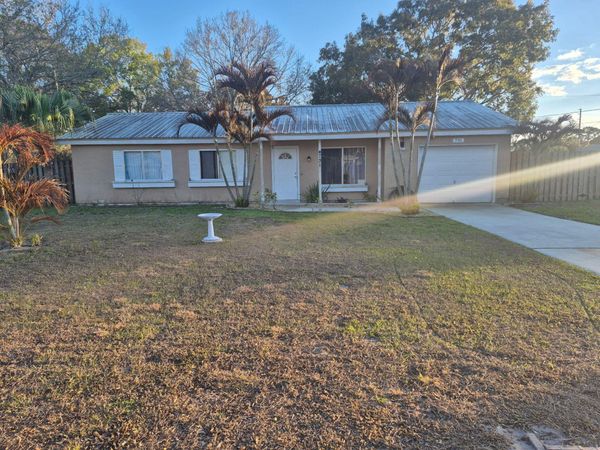 731 24th Street SW, Vero Beach, FL 32962
