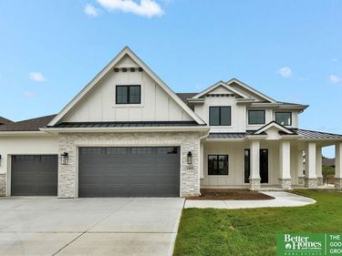 19060 LaQuinta Circle, Gretna, NE 68136