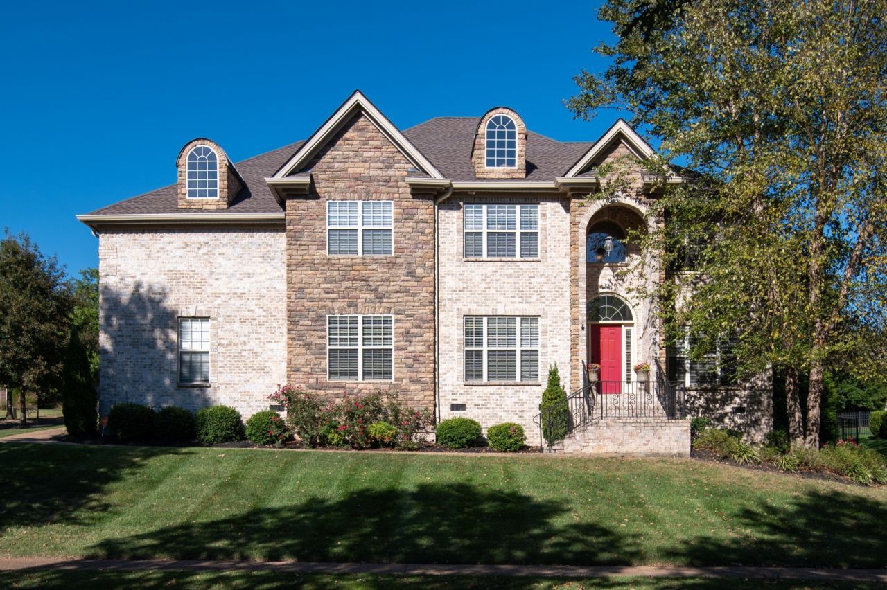 1000 Redwood Way, Hendersonville, TN 37075 Main Photo