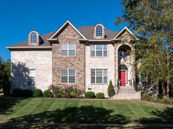 1000 Redwood Way, Hendersonville, TN 37075