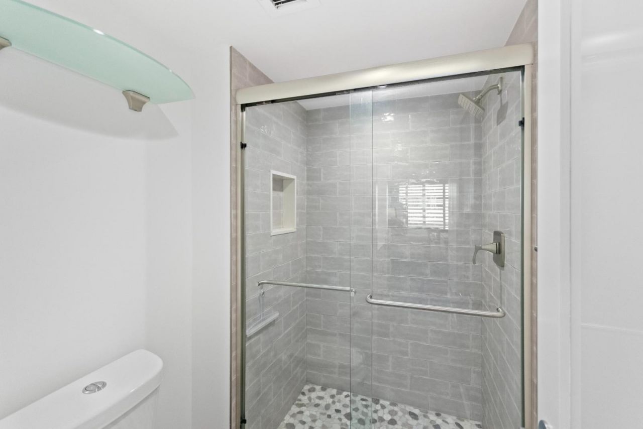 130 Lakeshore Drive, Unit 222, North Palm Beach, FL 33408 Photo