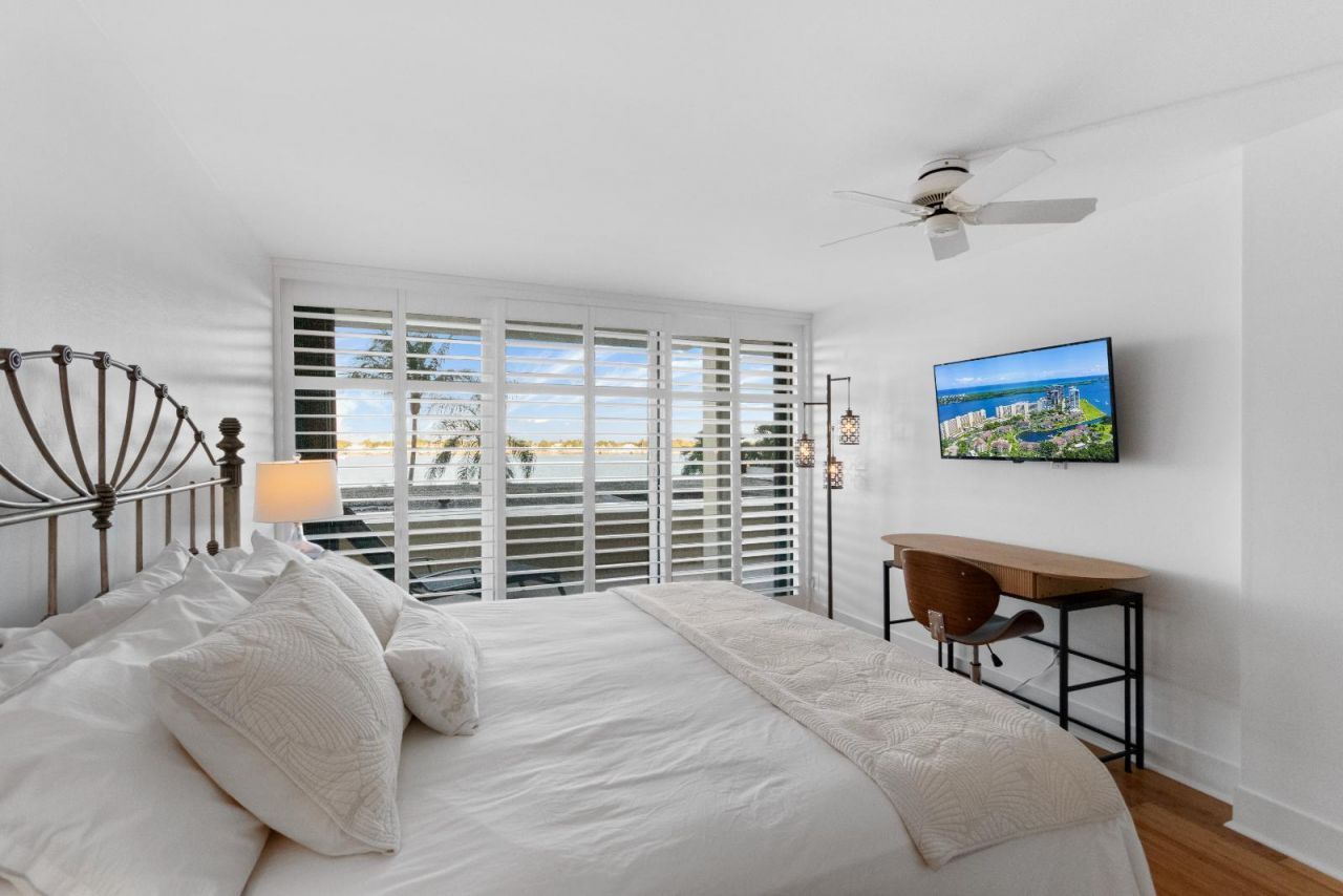 130 Lakeshore Drive, Unit 222, North Palm Beach, FL 33408 Photo