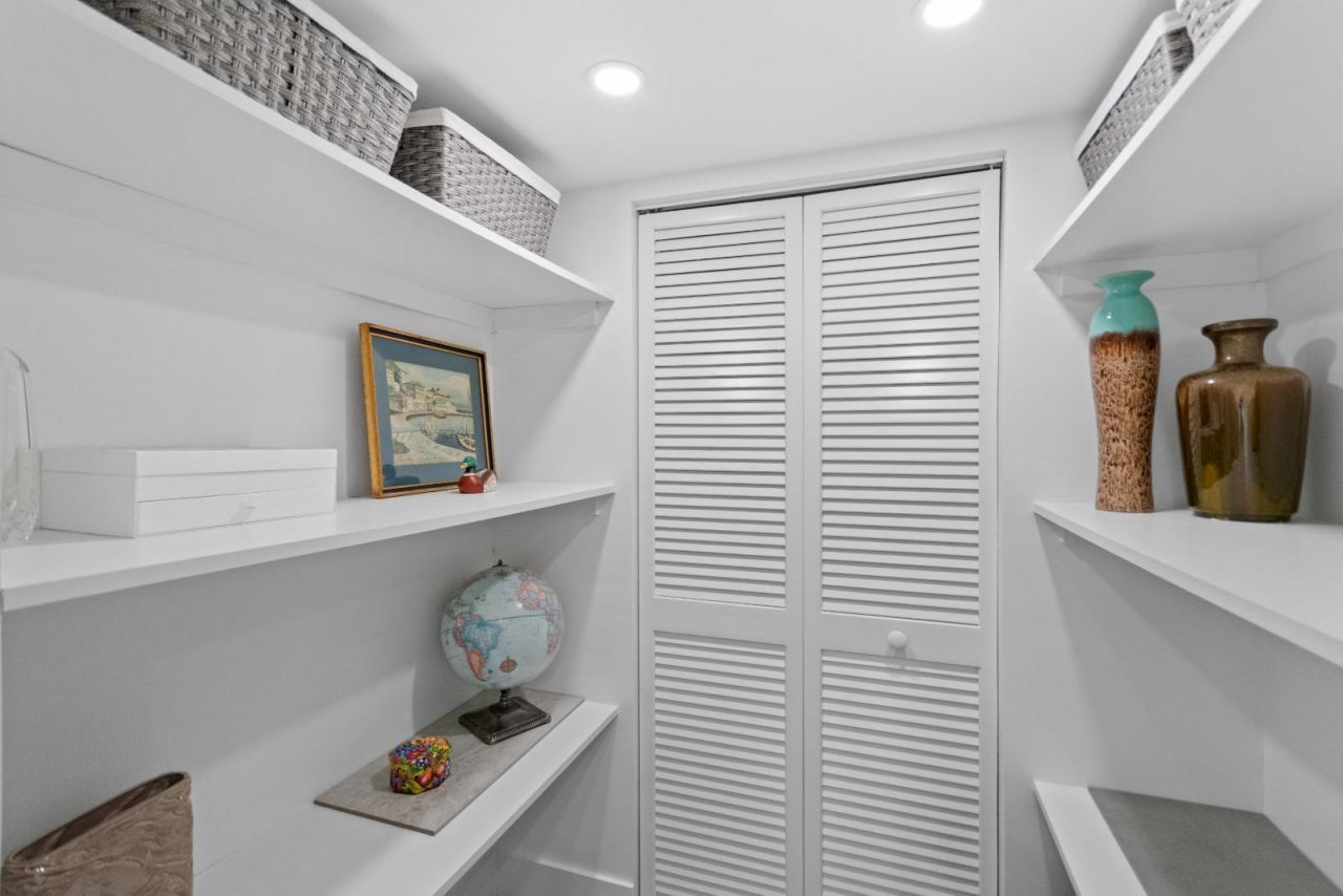 130 Lakeshore Drive, Unit 222, North Palm Beach, FL 33408 Photo