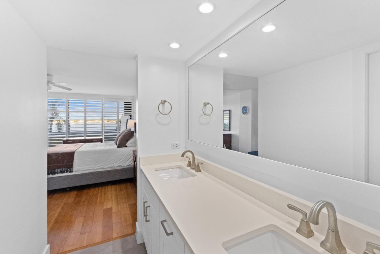 130 Lakeshore Drive, Unit 222, North Palm Beach, FL 33408 Photo